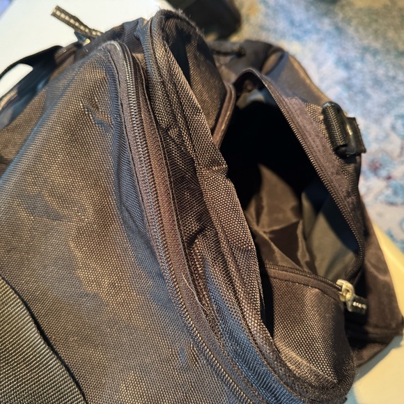 Eddie Bauer Black Travel Duffel Bag - Picture 4 of 8